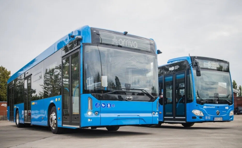 Budapest Unveils New Electric Buses on Car-Free Weekend