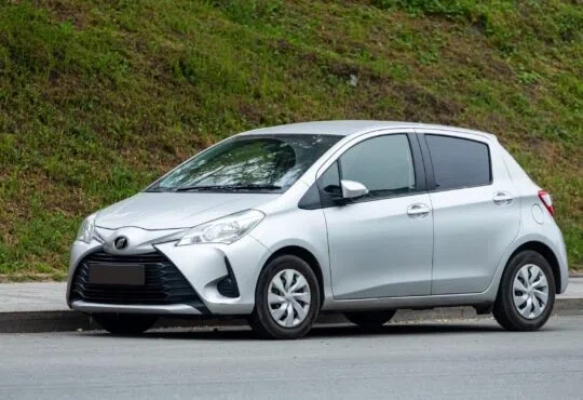 Toyota Vitz vs Toyota Belta - Features & Specs Comparison _ CarsGuide