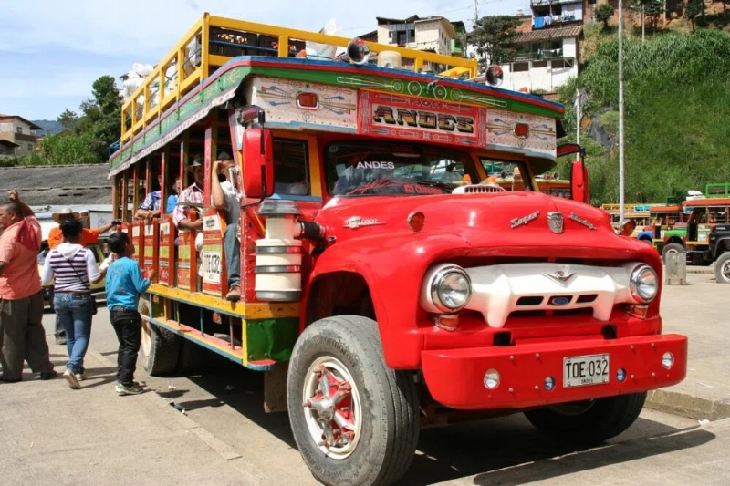 168 - CHIVAS, THE COLORFUL BUSES OF COLOMBIA