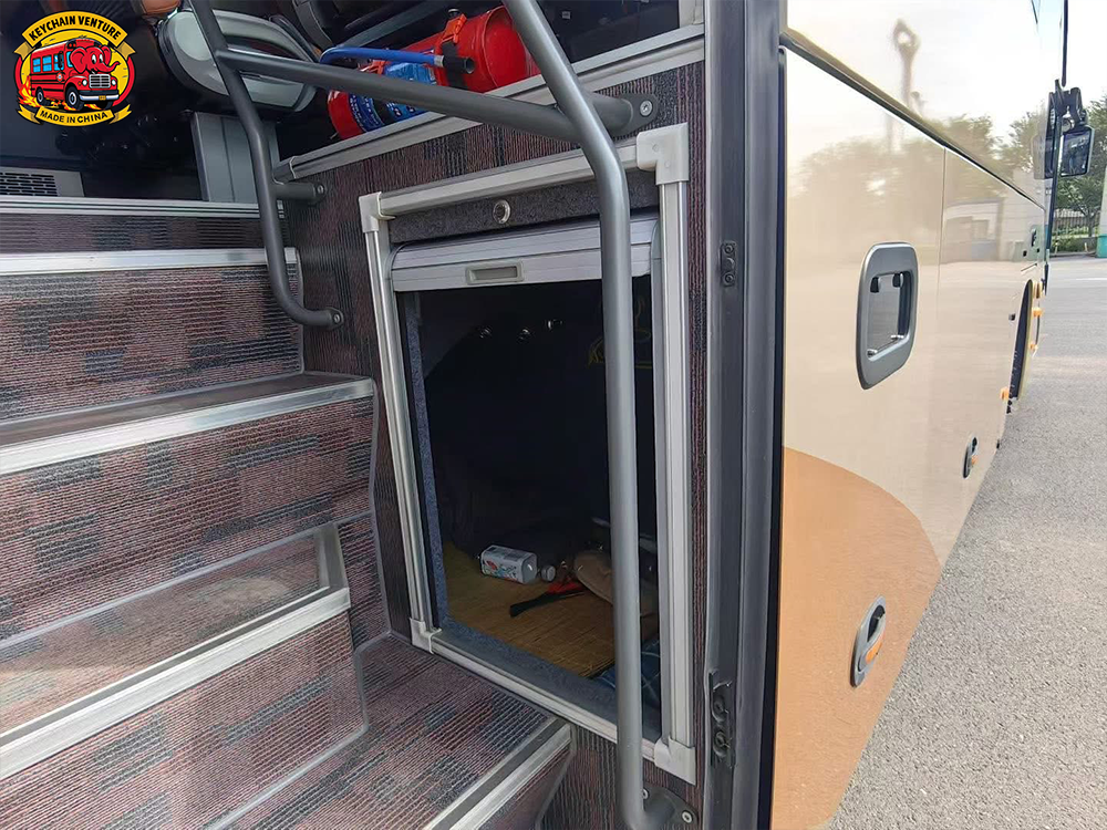 Luxury Bus 56 Seater Yutong ZK6137