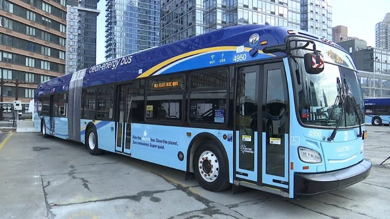 Electric buses in New York, the first articulated hits the road - Sustainable Bus