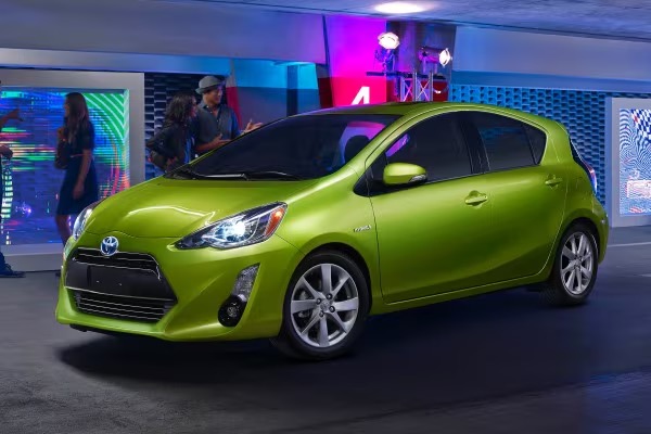 2015 Toyota Prius c Review & Ratings | Edmunds