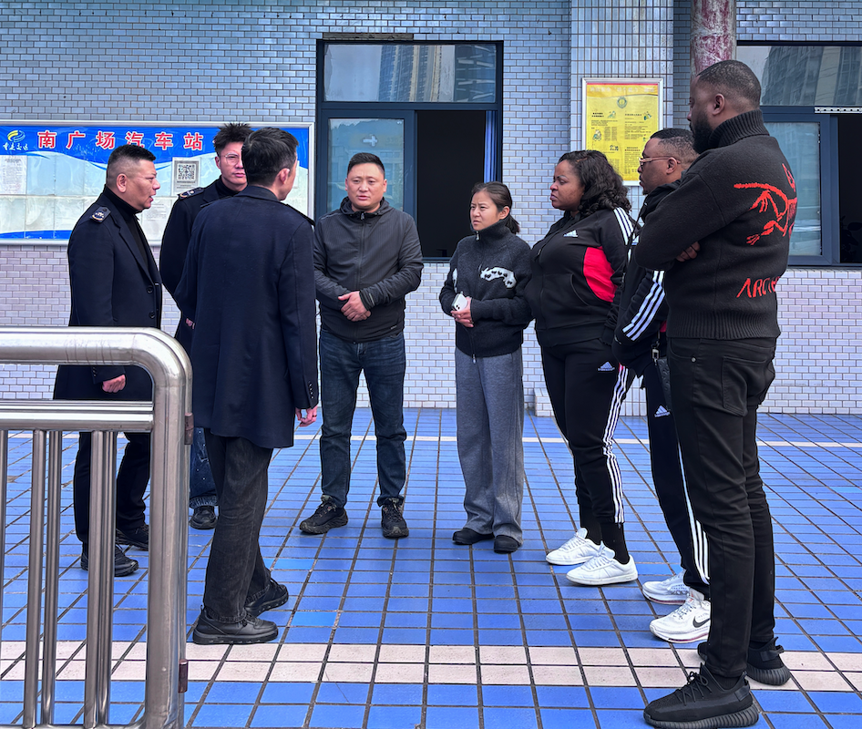 African clients visit the site