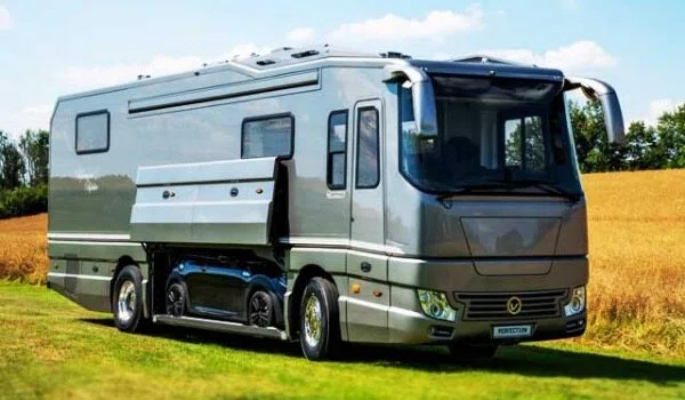 Top 10 Most Luxurious Coaches in the World _ National Coach Network1