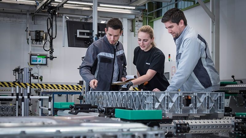 Batteries from MAN full of energy and powering towards electromobility | MAN Engines | MAN Engines - A Business Unit of MAN Truck & Bus SE