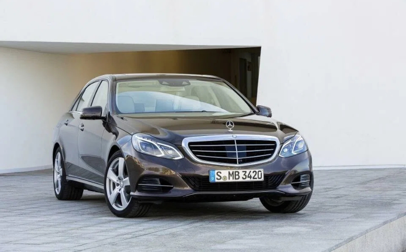 Luxury Car Chronicles- Part 2 The Evolution of the E-Class - Motozite
